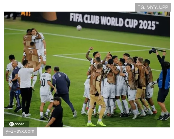 弗拉门戈解放者杯强势晋级,球迷欢庆亮眼表现 弗拉门戈解放者杯强势晋级,球迷欢庆亮眼表现