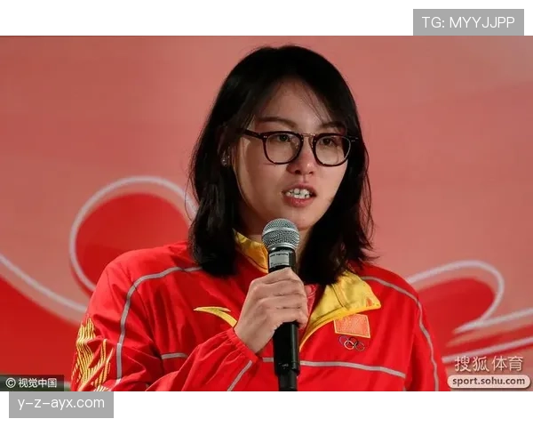 傅园慧训练完直接打车去吃火锅，教练在后面追着喊明天测乳酸