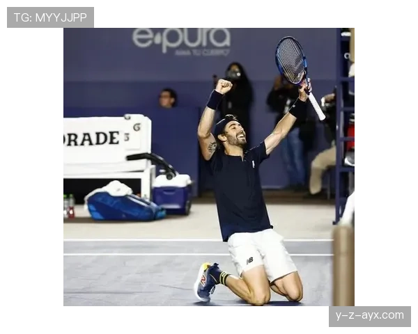 乔丹·汤普森训练完直接去超市抢购蛋白粉，店员说他一周买空三次货架